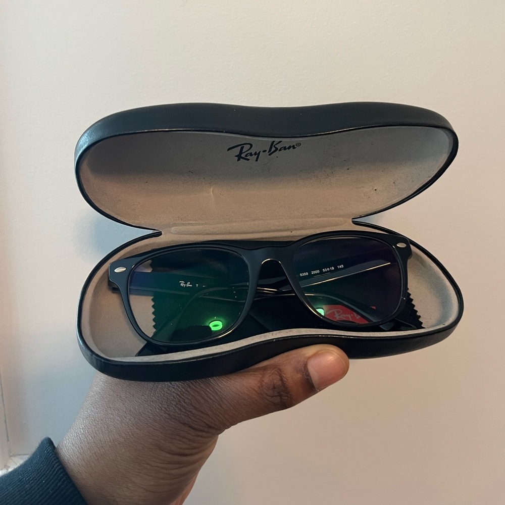 Black Ray-Ban glasses - Picture 5 of 6